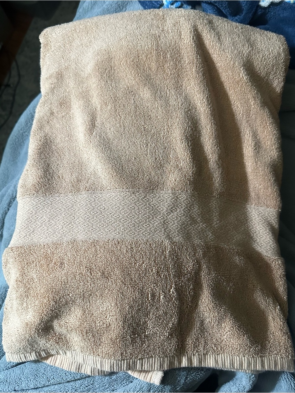 Soft Bath Towel in Beige - Plush Absorbent Bath Towel